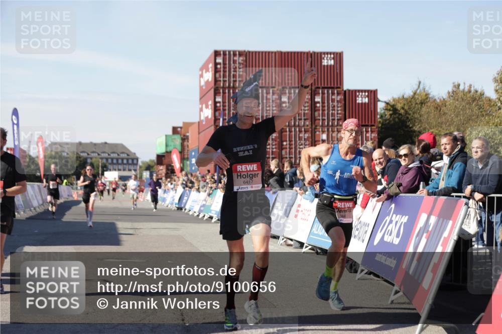 03.10.2025 - Köhlbrandbrückenlauf Jannik Wohlers http://msf.ph/oto/9100656 03.10.2025 12:57:03 Ziel 4042, 4068, 4080, 4086, 5846, 5898, 6016, 6417 meine-sportfotos.de