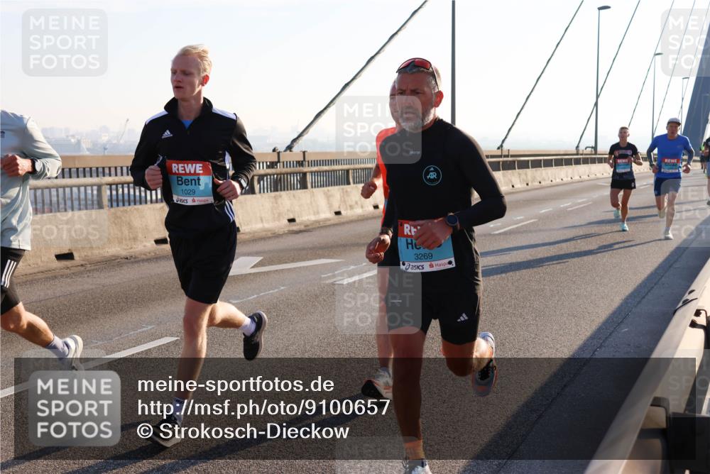 03.10.2025 - Köhlbrandbrückenlauf Strokosch-Dieckow http://msf.ph/oto/9100657 03.10.2025 09:19:41 Position 1 1029, 3269 meine-sportfotos.de
