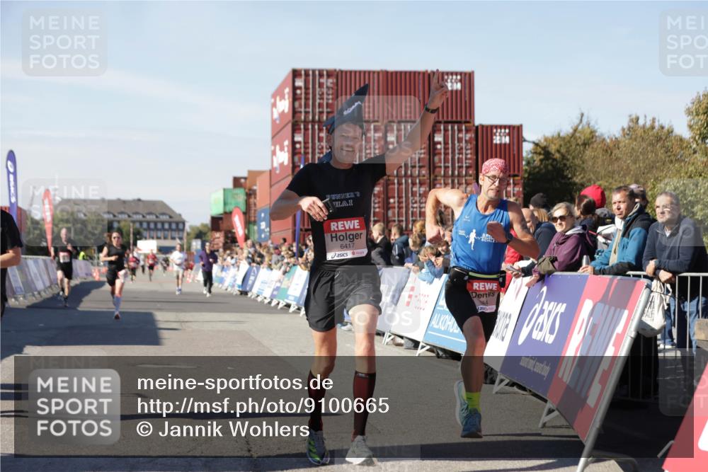 03.10.2025 - Köhlbrandbrückenlauf Jannik Wohlers http://msf.ph/oto/9100665 03.10.2025 12:57:03 Ziel 4042, 4068, 4080, 4086, 5846, 5898, 6016, 6417 meine-sportfotos.de