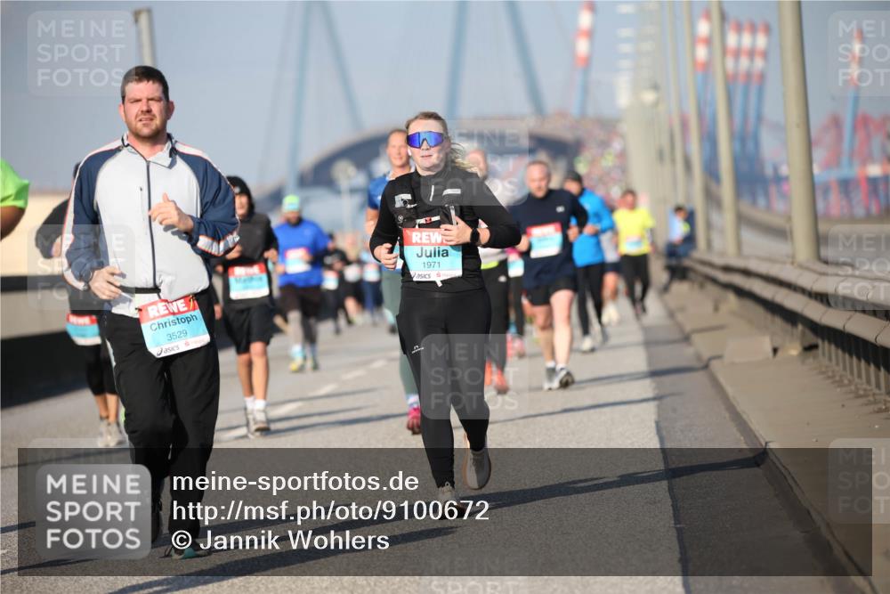 03.10.2025 - Köhlbrandbrückenlauf Jannik Wohlers http://msf.ph/oto/9100672 03.10.2025 10:02:55 Position 3 3529, 1971 meine-sportfotos.de