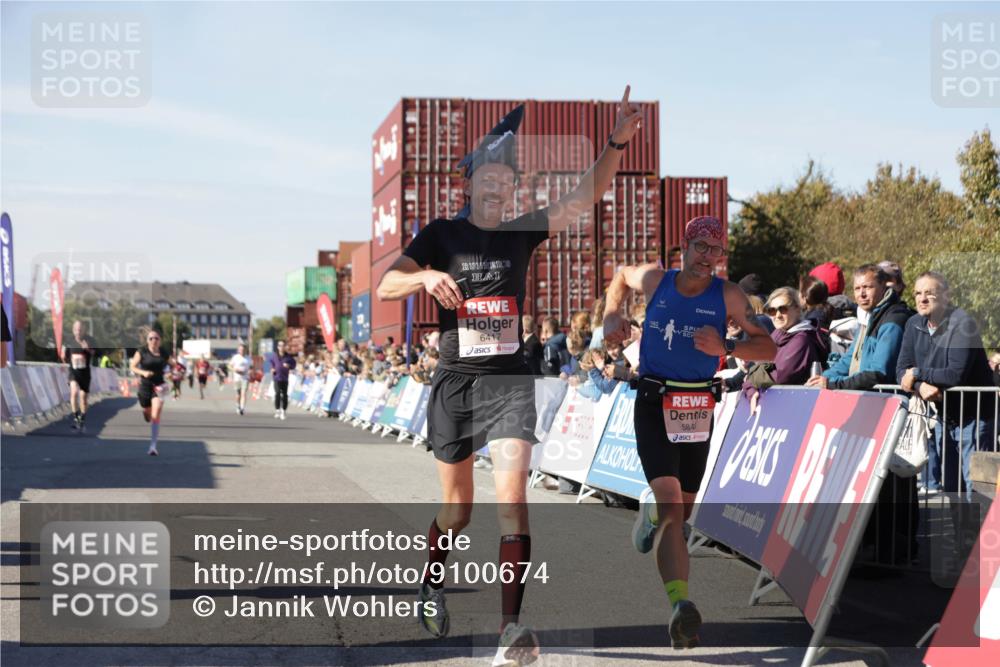 03.10.2025 - Köhlbrandbrückenlauf Jannik Wohlers http://msf.ph/oto/9100674 03.10.2025 12:57:04 Ziel 4042, 4068, 4080, 4086, 5846, 5898, 6016, 6417 meine-sportfotos.de