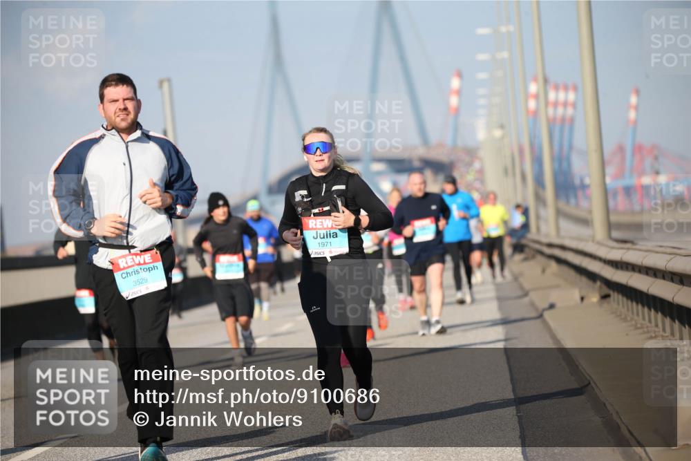 03.10.2025 - Köhlbrandbrückenlauf Jannik Wohlers http://msf.ph/oto/9100686 03.10.2025 10:02:56 Position 3 3529, 1971 meine-sportfotos.de