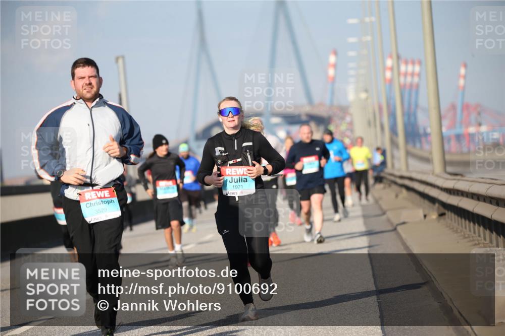 03.10.2025 - Köhlbrandbrückenlauf Jannik Wohlers http://msf.ph/oto/9100692 03.10.2025 10:02:56 Position 3 3529, 1971 meine-sportfotos.de