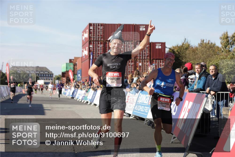 03.10.2025 - Köhlbrandbrückenlauf Jannik Wohlers http://msf.ph/oto/9100697 03.10.2025 12:57:04 Ziel 4042, 4068, 4080, 4086, 5846, 5898, 6016, 6417 meine-sportfotos.de