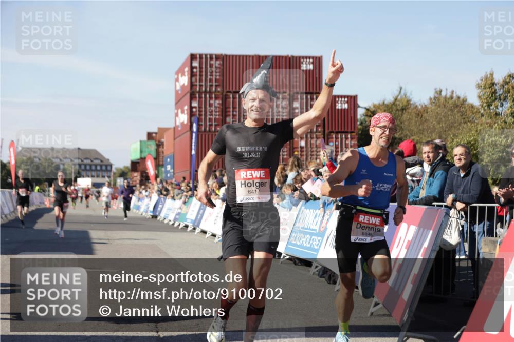 03.10.2025 - Köhlbrandbrückenlauf Jannik Wohlers http://msf.ph/oto/9100702 03.10.2025 12:57:04 Ziel 4042, 4068, 4080, 4086, 5846, 5898, 6016, 6417 meine-sportfotos.de