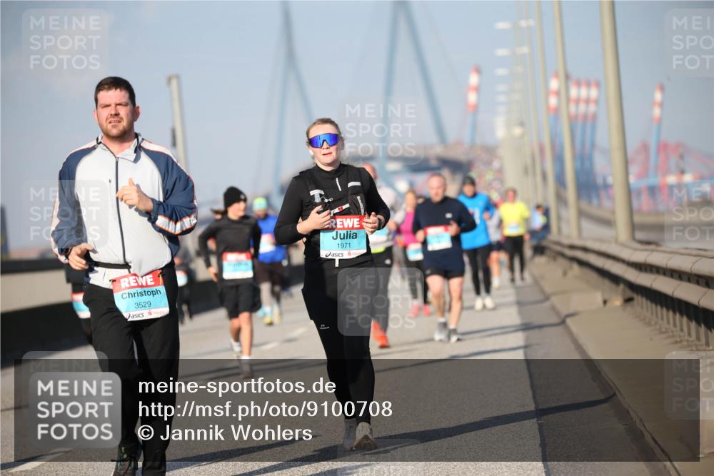 03.10.2025 - Köhlbrandbrückenlauf Jannik Wohlers http://msf.ph/oto/9100708 03.10.2025 10:02:57 Position 3 3529, 1971 meine-sportfotos.de