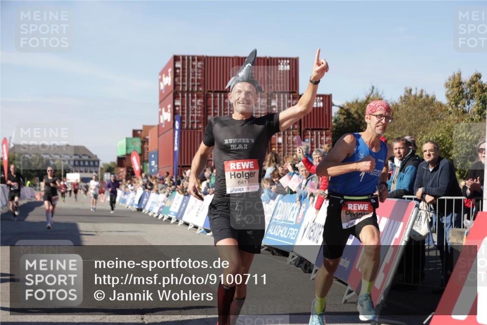 03.10.2025 - Köhlbrandbrückenlauf Jannik Wohlers http://msf.ph/oto/9100711 03.10.2025 12:57:04 Ziel 4042, 4068, 4080, 4086, 5846, 5898, 6016, 6417 meine-sportfotos.de