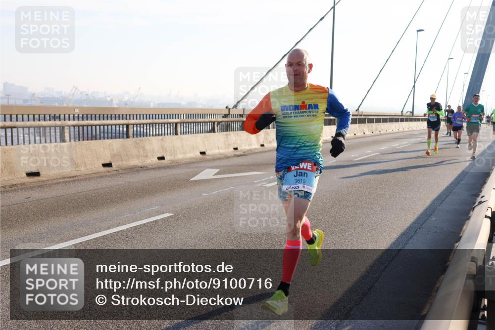 03.10.2025 - Köhlbrandbrückenlauf Strokosch-Dieckow http://msf.ph/oto/9100716 03.10.2025 09:19:47 Position 1 2, 112, 26, 2, 3610 meine-sportfotos.de