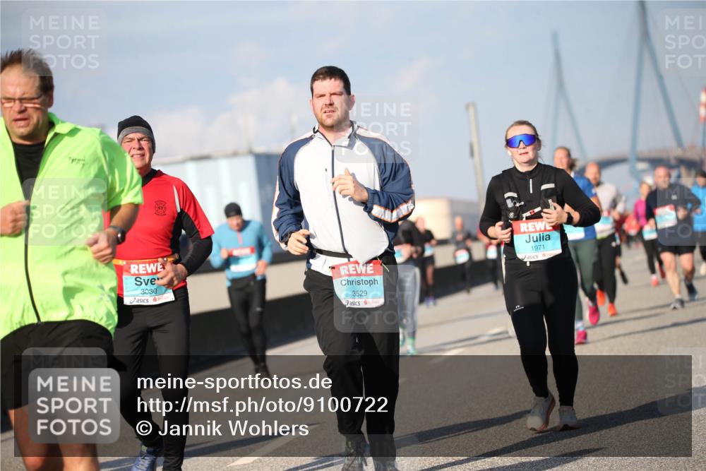 03.10.2025 - Köhlbrandbrückenlauf Jannik Wohlers http://msf.ph/oto/9100722 03.10.2025 10:02:58 Position 3 47, 3030, 3529, 1971 meine-sportfotos.de