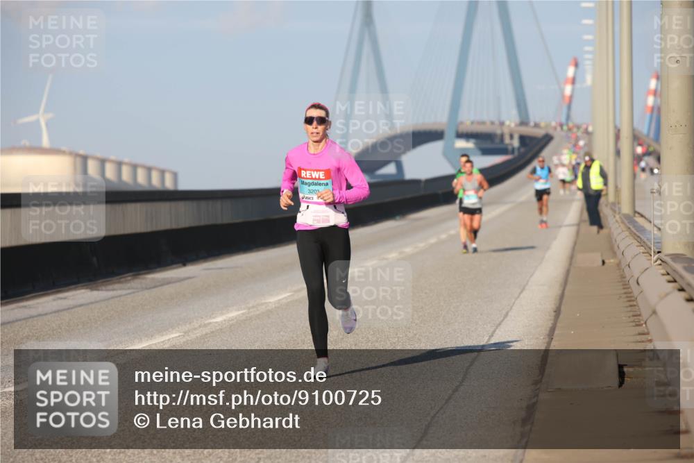 03.10.2025 - Köhlbrandbrückenlauf Lena Gebhardt http://msf.ph/oto/9100725 03.10.2025 09:36:21 Position 2 3203 meine-sportfotos.de