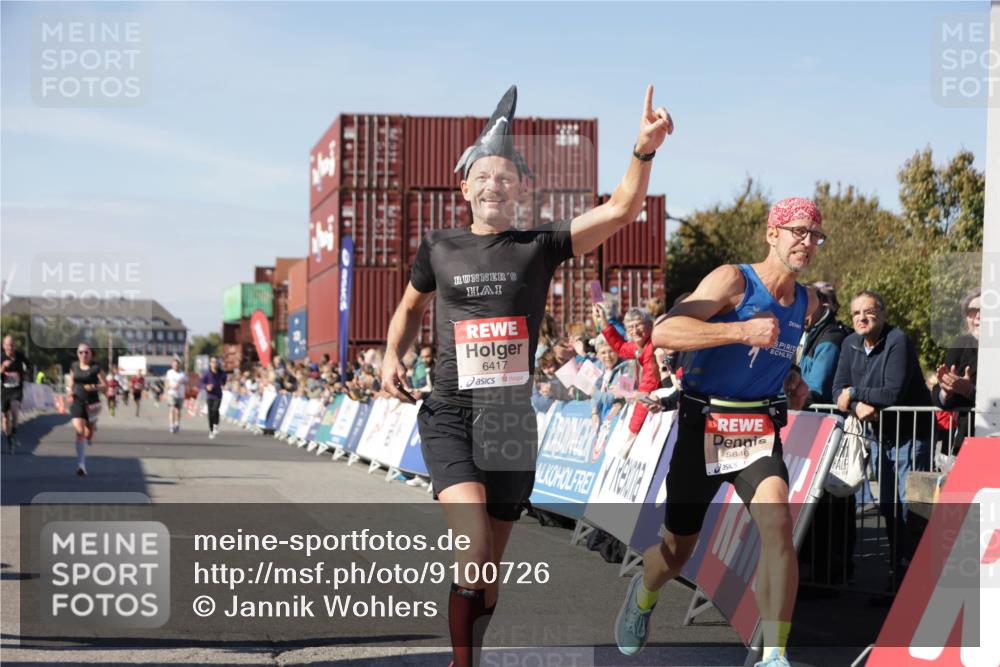 03.10.2025 - Köhlbrandbrückenlauf Jannik Wohlers http://msf.ph/oto/9100726 03.10.2025 12:57:04 Ziel 4042, 4068, 4080, 4086, 5846, 5898, 6016, 6417 meine-sportfotos.de