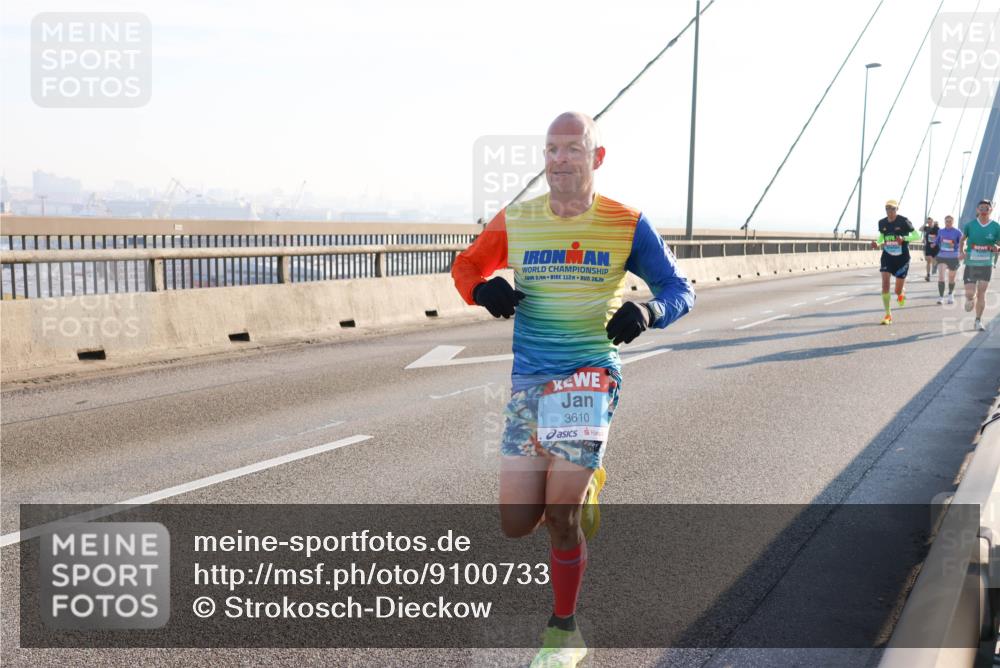 03.10.2025 - Köhlbrandbrückenlauf Strokosch-Dieckow http://msf.ph/oto/9100733 03.10.2025 09:19:47 Position 1 2, 112, 26, 2, 3610 meine-sportfotos.de