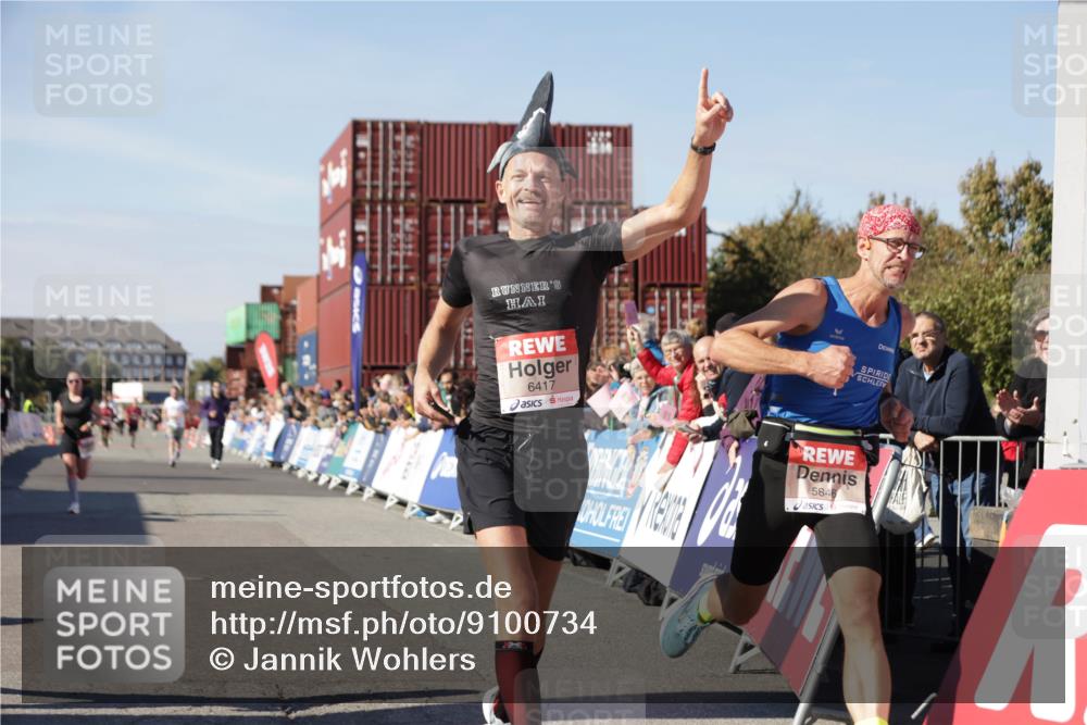 03.10.2025 - Köhlbrandbrückenlauf Jannik Wohlers http://msf.ph/oto/9100734 03.10.2025 12:57:04 Ziel 4042, 4068, 4080, 4086, 5846, 5898, 6016, 6417 meine-sportfotos.de