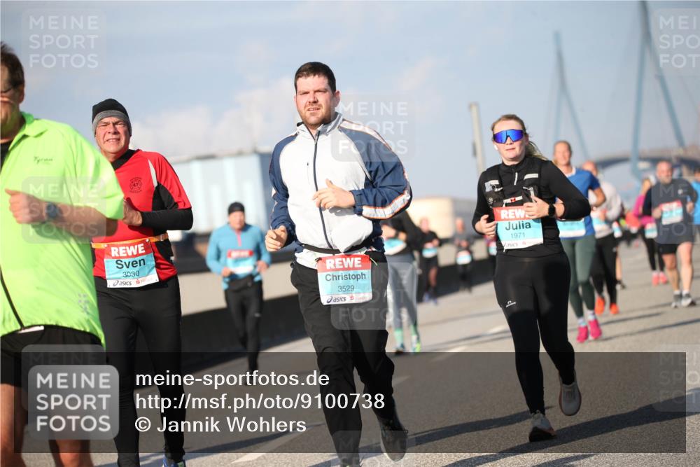 03.10.2025 - Köhlbrandbrückenlauf Jannik Wohlers http://msf.ph/oto/9100738 03.10.2025 10:02:58 Position 3 47, 3030, 3529, 1971 meine-sportfotos.de
