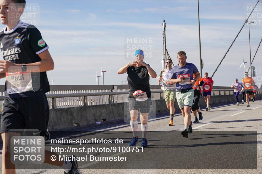 03.10.2025 - Köhlbrandbrückenlauf Michael Burmester http://msf.ph/oto/9100751 03.10.2025 12:46:20 Position 2 5061, 5965, 4901 meine-sportfotos.de
