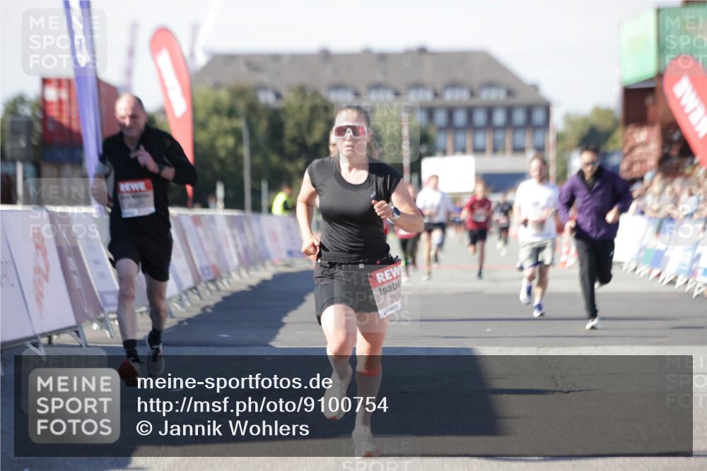 03.10.2025 - Köhlbrandbrückenlauf Jannik Wohlers http://msf.ph/oto/9100754 03.10.2025 12:57:06 Ziel 4042, 4068, 4080, 4086, 5846, 5898, 6016, 6417, 6629, 6819 meine-sportfotos.de