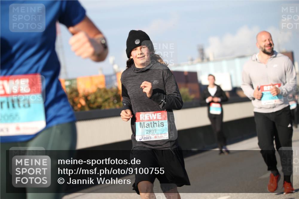 03.10.2025 - Köhlbrandbrückenlauf Jannik Wohlers http://msf.ph/oto/9100755 03.10.2025 10:03:07 Position 3 2055, 2897 meine-sportfotos.de