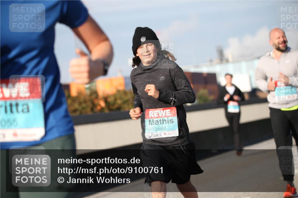 03.10.2025 - Köhlbrandbrückenlauf Jannik Wohlers http://msf.ph/oto/9100761 03.10.2025 10:03:07 Position 3 055, 2897 meine-sportfotos.de