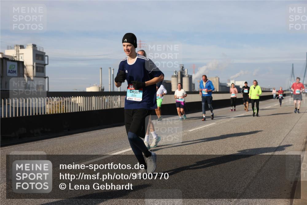 03.10.2025 - Köhlbrandbrückenlauf Lena Gebhardt http://msf.ph/oto/9100770 03.10.2025 10:11:10 Position 2 2596 meine-sportfotos.de
