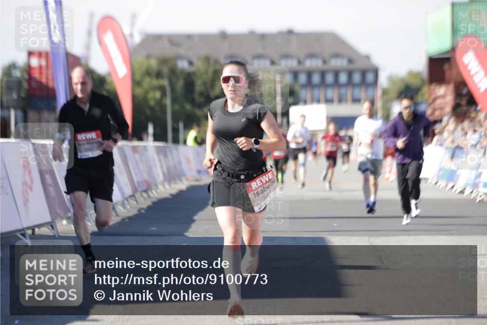 03.10.2025 - Köhlbrandbrückenlauf Jannik Wohlers http://msf.ph/oto/9100773 03.10.2025 12:57:06 Ziel 4042, 4068, 4080, 4086, 5846, 5898, 6016, 6417, 6629, 6819 meine-sportfotos.de