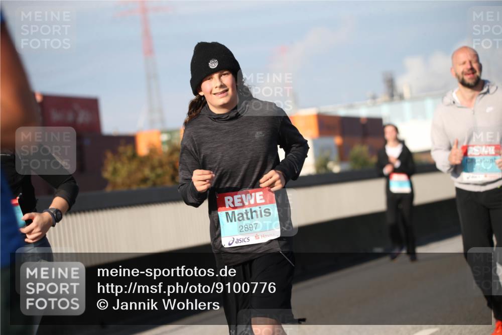 03.10.2025 - Köhlbrandbrückenlauf Jannik Wohlers http://msf.ph/oto/9100776 03.10.2025 10:03:07 Position 3 2897, 424 meine-sportfotos.de