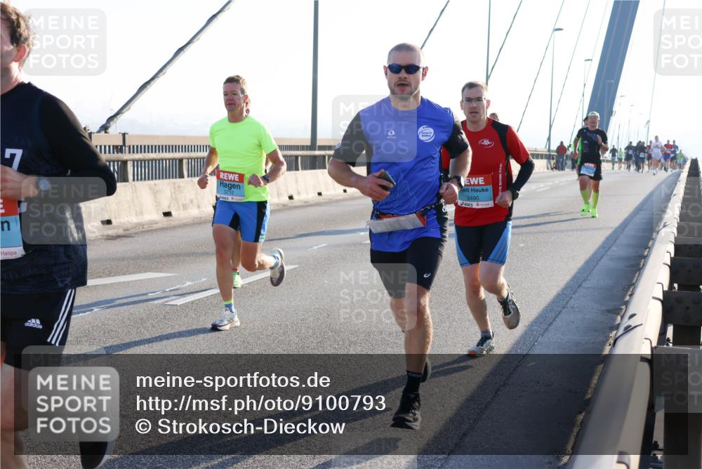 03.10.2025 - Köhlbrandbrückenlauf Strokosch-Dieckow http://msf.ph/oto/9100793 03.10.2025 09:19:56 Position 1 3712, 3490 meine-sportfotos.de