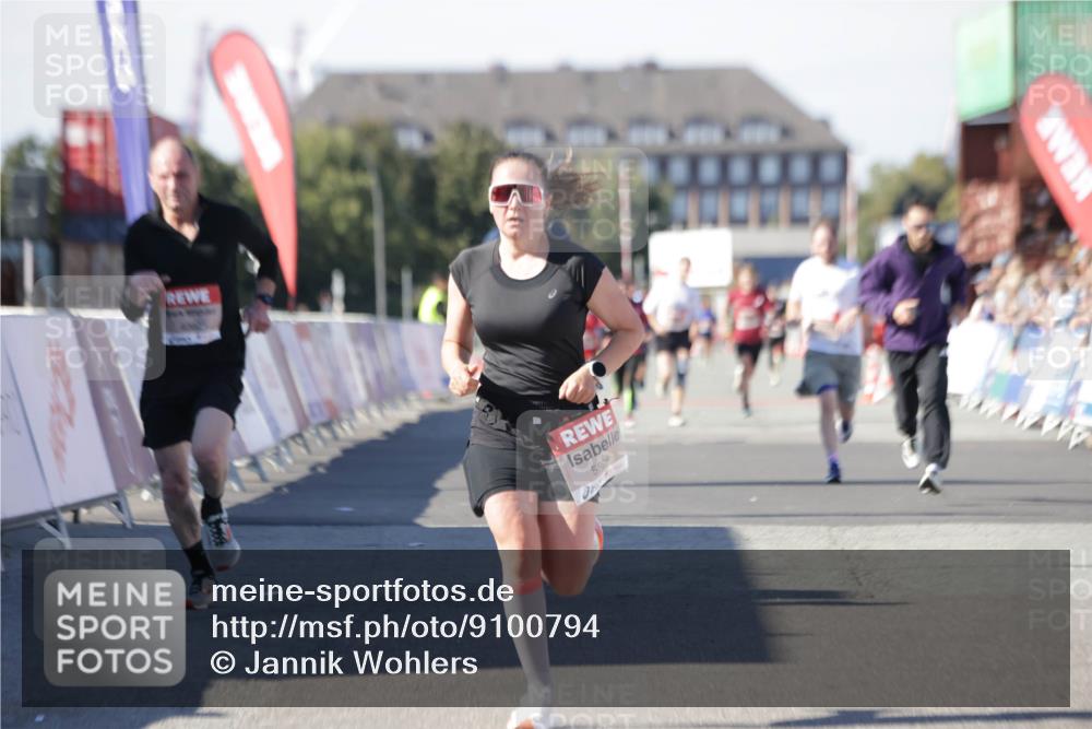 03.10.2025 - Köhlbrandbrückenlauf Jannik Wohlers http://msf.ph/oto/9100794 03.10.2025 12:57:06 Ziel 4042, 4068, 4080, 4086, 5846, 5898, 6016, 6417, 6629, 6819 meine-sportfotos.de