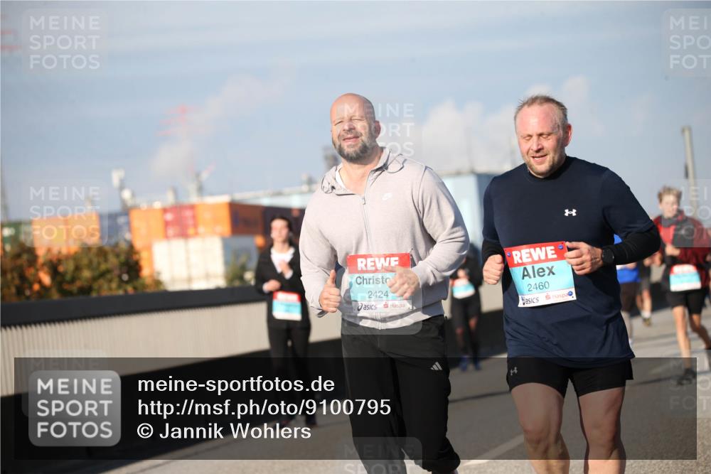 03.10.2025 - Köhlbrandbrückenlauf Jannik Wohlers http://msf.ph/oto/9100795 03.10.2025 10:03:08 Position 3 2424, 2460 meine-sportfotos.de