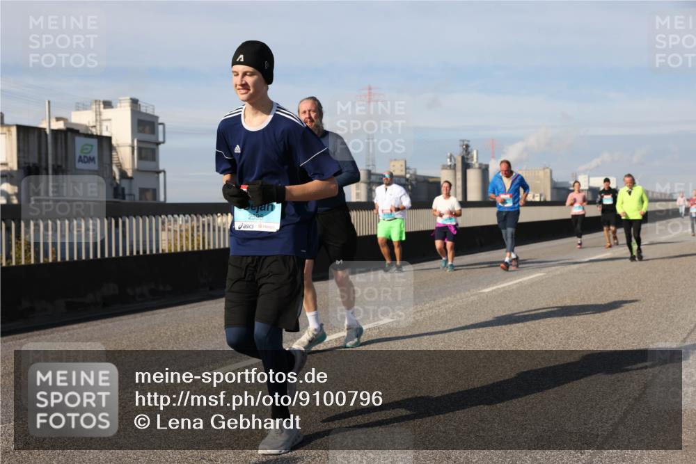 03.10.2025 - Köhlbrandbrückenlauf Lena Gebhardt http://msf.ph/oto/9100796 03.10.2025 10:11:10 Position 2 2596 meine-sportfotos.de