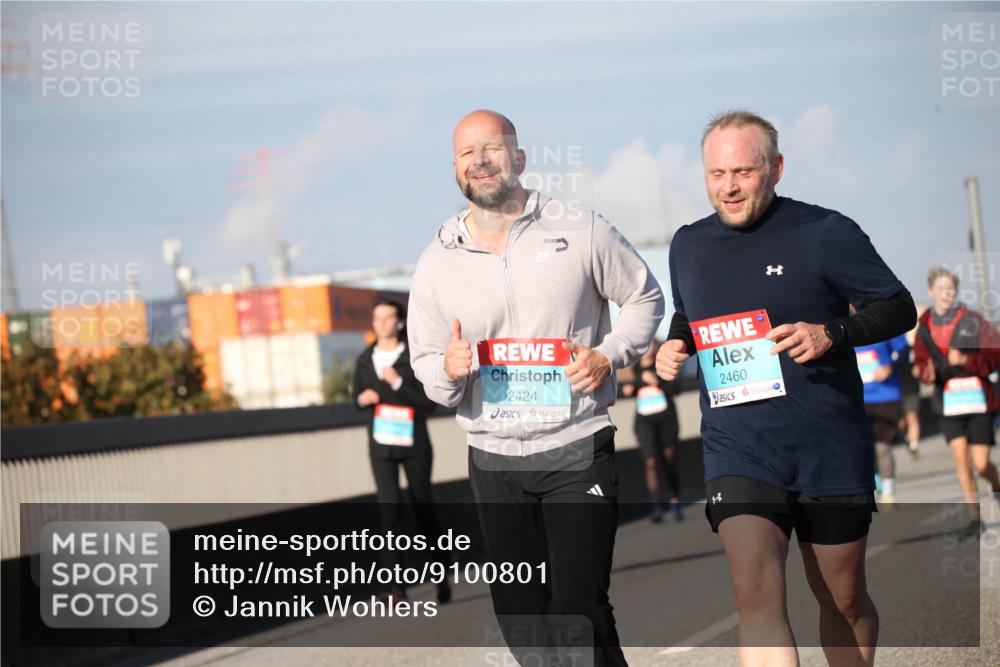 03.10.2025 - Köhlbrandbrückenlauf Jannik Wohlers http://msf.ph/oto/9100801 03.10.2025 10:03:08 Position 3 2424, 2460 meine-sportfotos.de