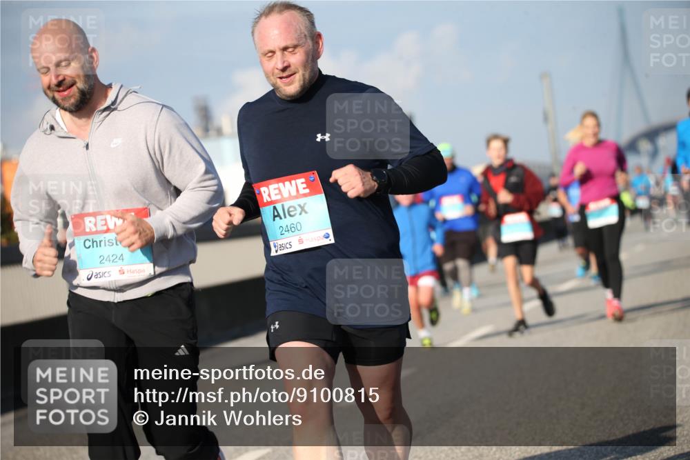 03.10.2025 - Köhlbrandbrückenlauf Jannik Wohlers http://msf.ph/oto/9100815 03.10.2025 10:03:09 Position 3 2424, 2460 meine-sportfotos.de