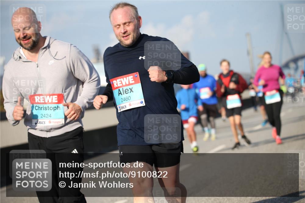 03.10.2025 - Köhlbrandbrückenlauf Jannik Wohlers http://msf.ph/oto/9100822 03.10.2025 10:03:09 Position 3 2424, 2460 meine-sportfotos.de