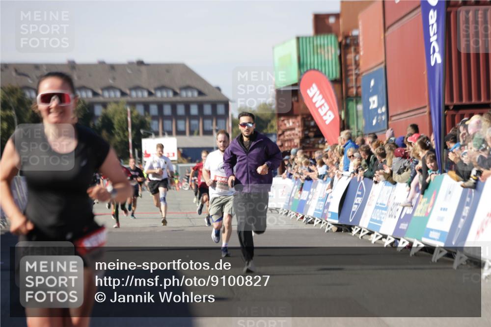 03.10.2025 - Köhlbrandbrückenlauf Jannik Wohlers http://msf.ph/oto/9100827 03.10.2025 12:57:07 Ziel 4042, 4068, 4080, 4086, 5846, 5898, 6016, 6417, 6629, 6819 meine-sportfotos.de