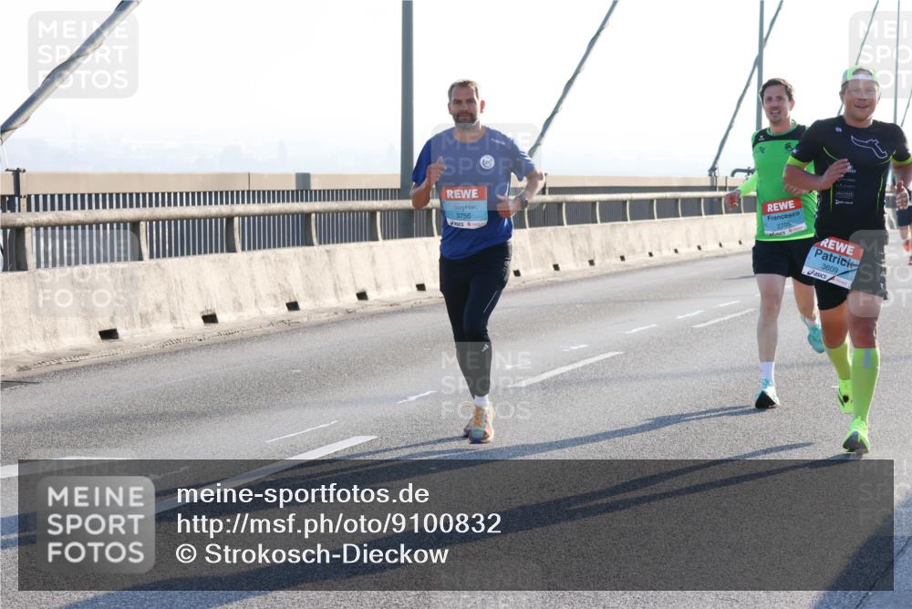 03.10.2025 - Köhlbrandbrückenlauf Strokosch-Dieckow http://msf.ph/oto/9100832 03.10.2025 09:19:59 Position 1 3756, 2705, 3609 meine-sportfotos.de