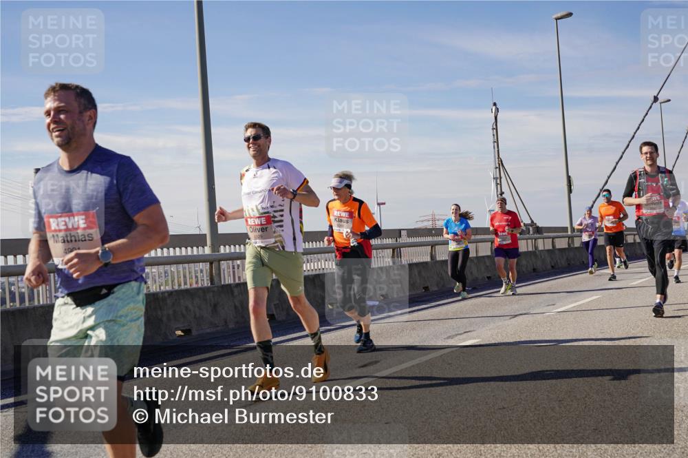 03.10.2025 - Köhlbrandbrückenlauf Michael Burmester http://msf.ph/oto/9100833 03.10.2025 12:46:22 Position 2 400, 4929 meine-sportfotos.de