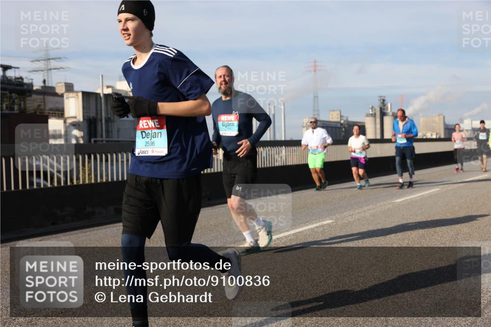03.10.2025 - Köhlbrandbrückenlauf Lena Gebhardt http://msf.ph/oto/9100836 03.10.2025 10:11:10 Position 2 2596 meine-sportfotos.de