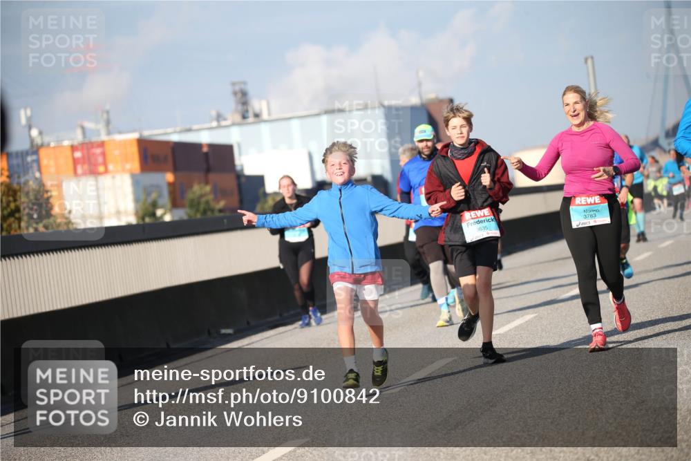 03.10.2025 - Köhlbrandbrückenlauf Jannik Wohlers http://msf.ph/oto/9100842 03.10.2025 10:03:10 Position 3 3635, 3783 meine-sportfotos.de