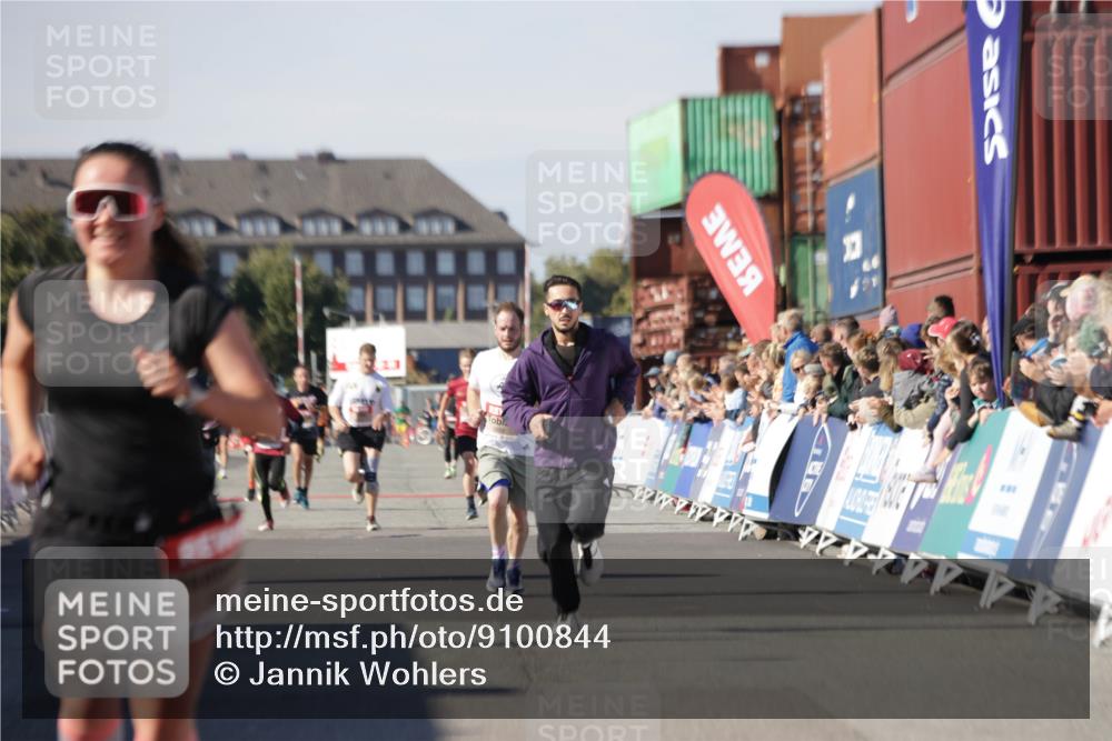 03.10.2025 - Köhlbrandbrückenlauf Jannik Wohlers http://msf.ph/oto/9100844 03.10.2025 12:57:07 Ziel 4042, 4068, 4080, 4086, 5846, 5898, 6016, 6417, 6629, 6819 meine-sportfotos.de