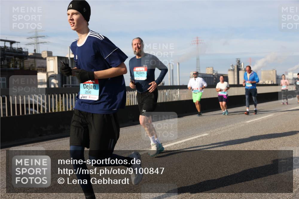 03.10.2025 - Köhlbrandbrückenlauf Lena Gebhardt http://msf.ph/oto/9100847 03.10.2025 10:11:10 Position 2 2595, 2596 meine-sportfotos.de