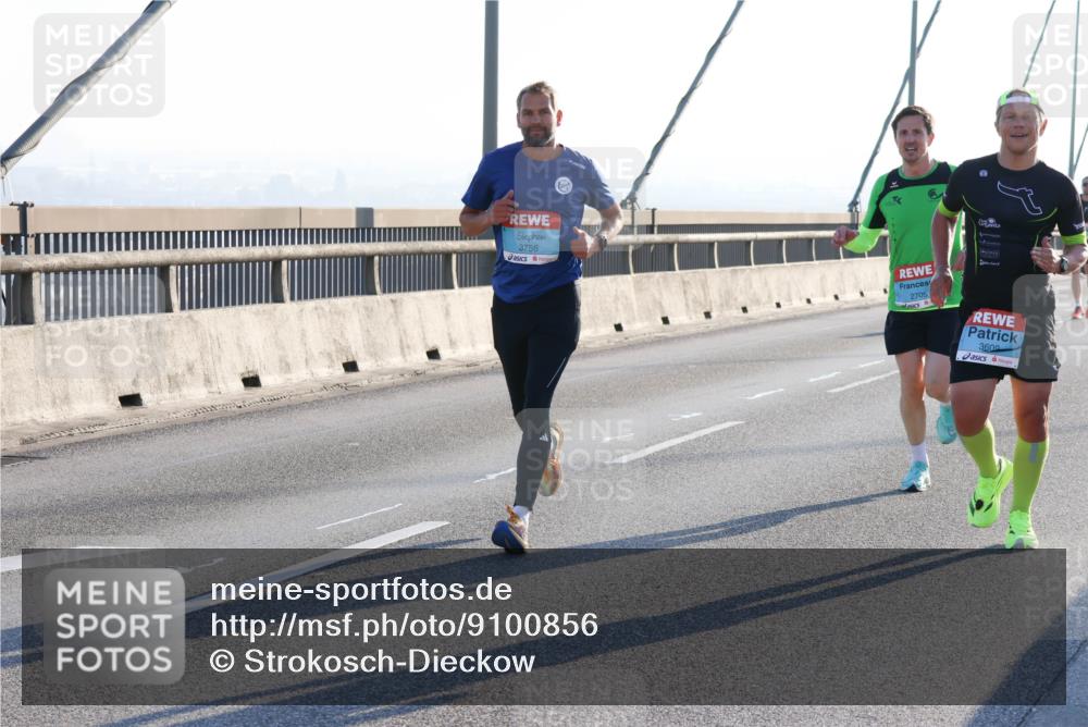 03.10.2025 - Köhlbrandbrückenlauf Strokosch-Dieckow http://msf.ph/oto/9100856 03.10.2025 09:19:59 Position 1 3756, 2705, 3600 meine-sportfotos.de