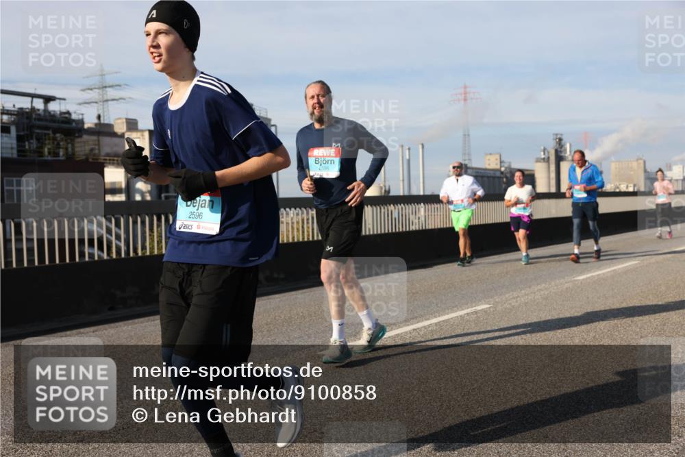 03.10.2025 - Köhlbrandbrückenlauf Lena Gebhardt http://msf.ph/oto/9100858 03.10.2025 10:11:10 Position 2 2596, 2595 meine-sportfotos.de