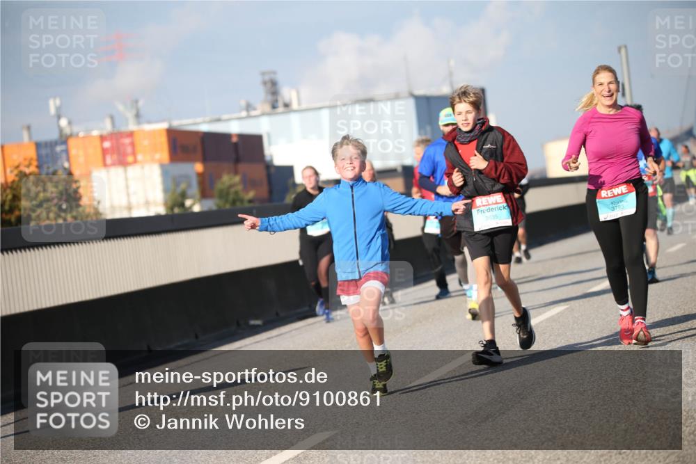 03.10.2025 - Köhlbrandbrückenlauf Jannik Wohlers http://msf.ph/oto/9100861 03.10.2025 10:03:11 Position 3 3635, 3783 meine-sportfotos.de