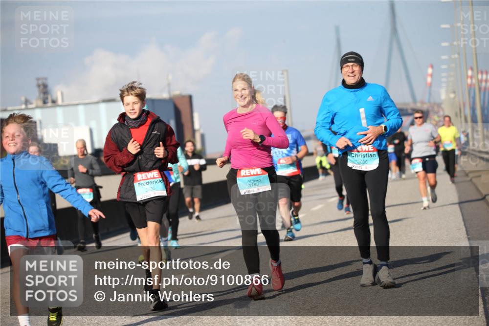 03.10.2025 - Köhlbrandbrückenlauf Jannik Wohlers http://msf.ph/oto/9100866 03.10.2025 10:03:12 Position 3 3635, 3783, 3636 meine-sportfotos.de
