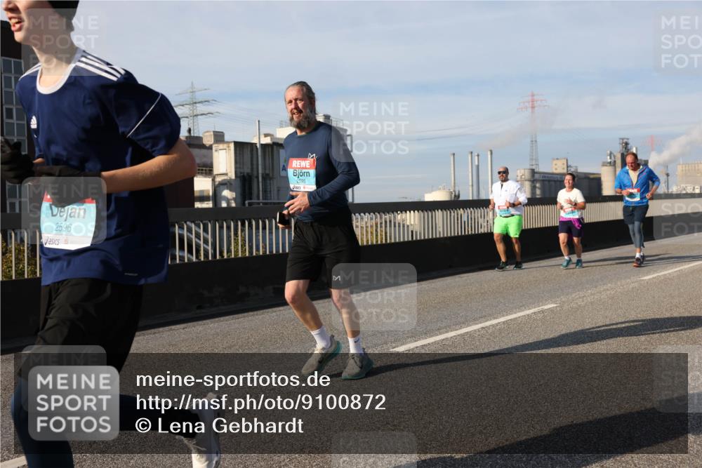 03.10.2025 - Köhlbrandbrückenlauf Lena Gebhardt http://msf.ph/oto/9100872 03.10.2025 10:11:11 Position 2 2596, 2595 meine-sportfotos.de