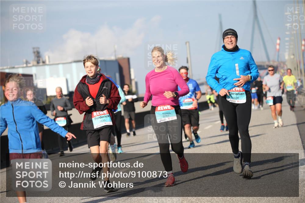 03.10.2025 - Köhlbrandbrückenlauf Jannik Wohlers http://msf.ph/oto/9100873 03.10.2025 10:03:12 Position 3 3635, 3783, 3636 meine-sportfotos.de