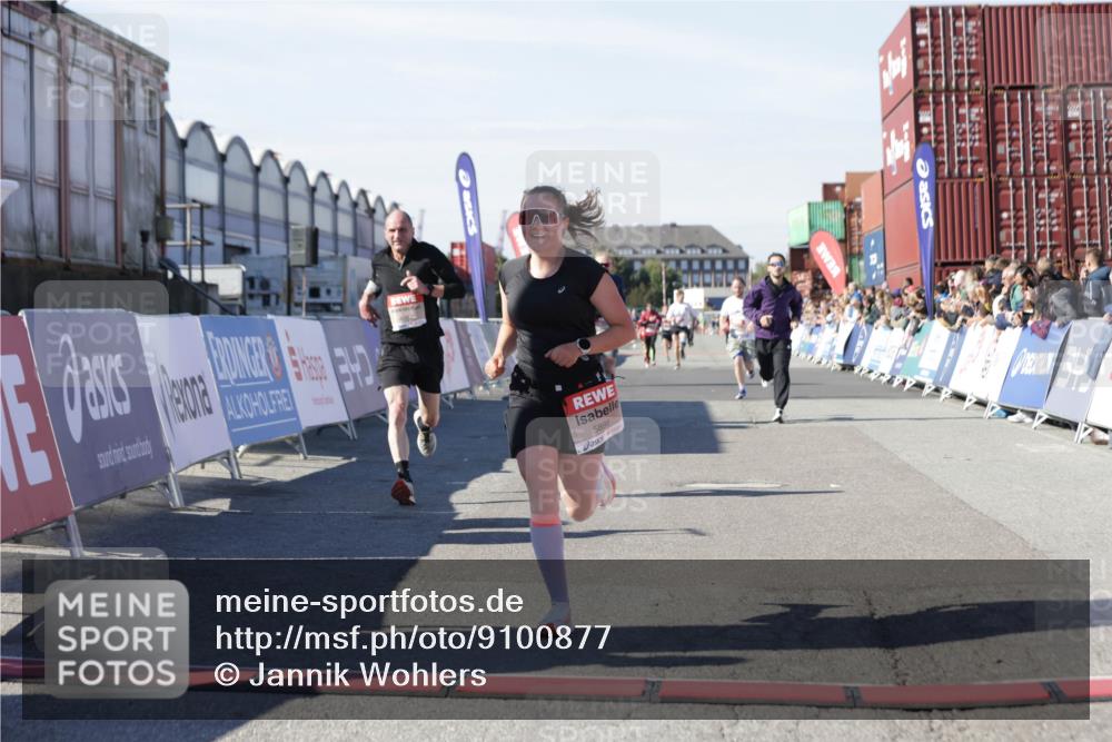 03.10.2025 - Köhlbrandbrückenlauf Jannik Wohlers http://msf.ph/oto/9100877 03.10.2025 12:57:08 Ziel 4042, 4068, 4080, 4086, 5699, 5846, 5898, 6417, 6629, 6819 meine-sportfotos.de