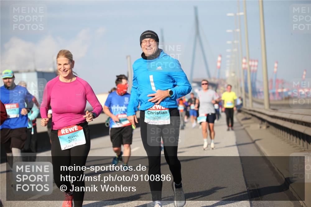 03.10.2025 - Köhlbrandbrückenlauf Jannik Wohlers http://msf.ph/oto/9100896 03.10.2025 10:03:13 Position 3 3783, 3636 meine-sportfotos.de