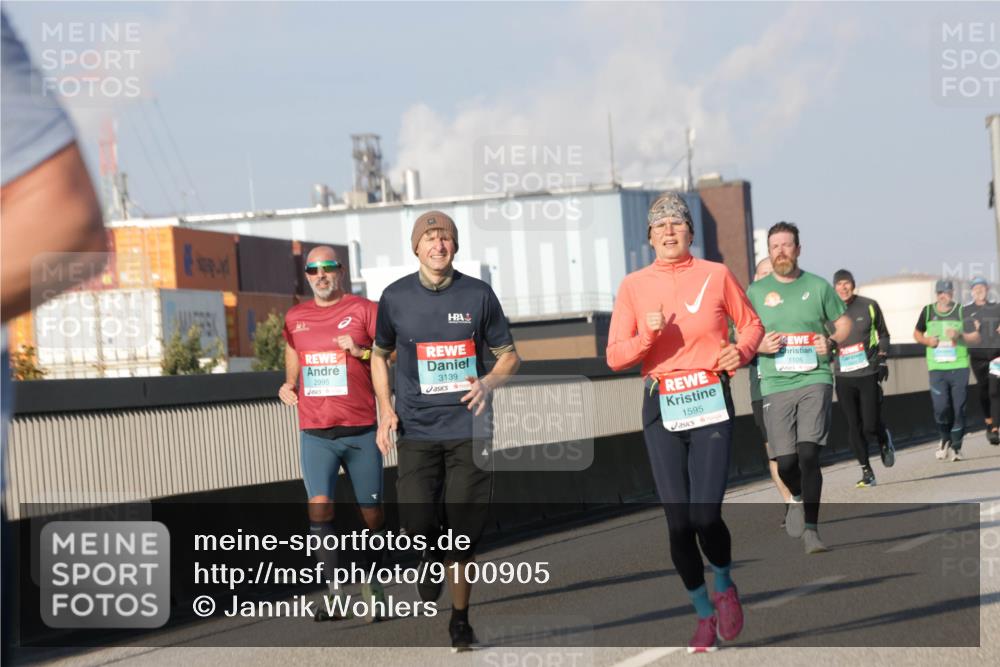 03.10.2025 - Köhlbrandbrückenlauf Jannik Wohlers http://msf.ph/oto/9100905 03.10.2025 09:48:45 Position 3 2995, 3139, 1595, 1105 meine-sportfotos.de