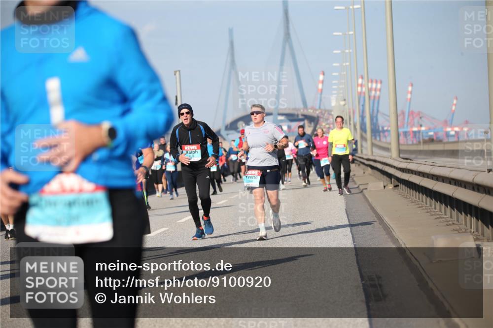 03.10.2025 - Köhlbrandbrückenlauf Jannik Wohlers http://msf.ph/oto/9100920 03.10.2025 10:03:15 Position 3  meine-sportfotos.de