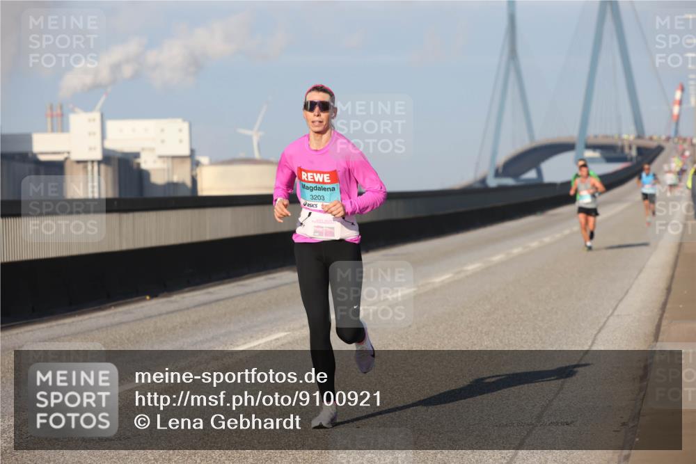 03.10.2025 - Köhlbrandbrückenlauf Lena Gebhardt http://msf.ph/oto/9100921 03.10.2025 09:36:23 Position 2 3203 meine-sportfotos.de